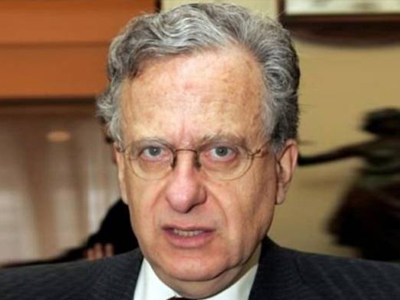 Μπατόν σαλέ και ο υπουργός Επικρατείας