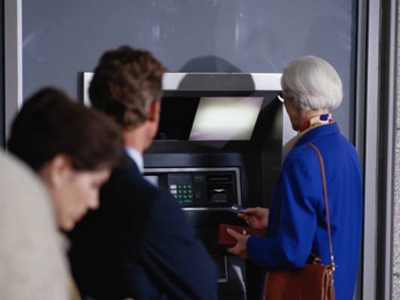 Εξαρθρώθηκε σπείρα που λήστευε ηλικιωμένους