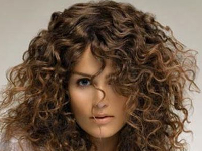 Αναδείξτε τα σγουρά μαλλιά σας