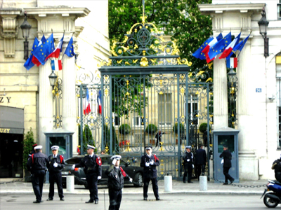 Γαλλία: Κλάπηκαν σκληροί δίσκοι με σχέδια του Προεδρικού Μεγάρου