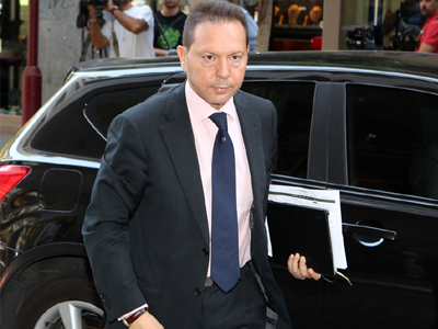 Τετ α τετ Στουρνάρα με τραπεζίτες για την επαναγορά