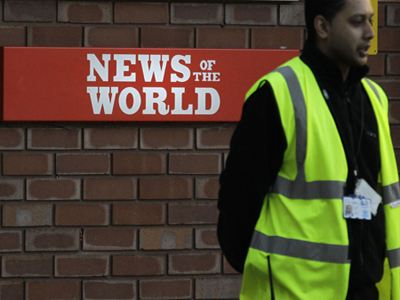 Βρετανία: Συλλήψεις για το σκάνδαλο των υποκλοπών