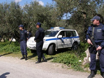 Πέντε συλλήψεις για ένοπλες ληστείες στη Δυτική Αττική