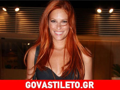 Σίσσυ Χρηστίδου: Στολίζει το δέντρο με τον 3,5 μηνών γιο της