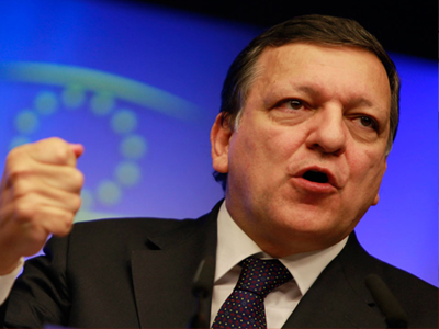 Στο πλευρό της Μέρκελ