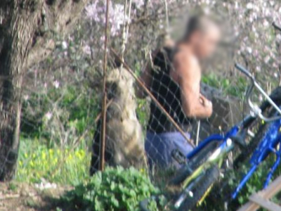 Κρέμασε τον σκύλο του στην αυλή του σπιτιού του