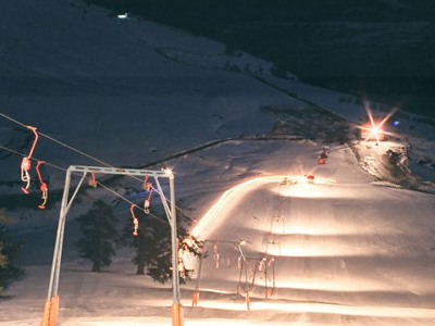 Νυχτερινό σκι στον Μαίναλο Νυχτερινό σκι στον Μαίναλο