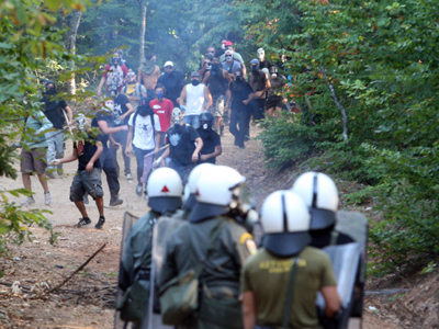 Στο Αυτόφωρο οι τρεις συλληφθείσες για τα επεισόδια στις Σκουριές