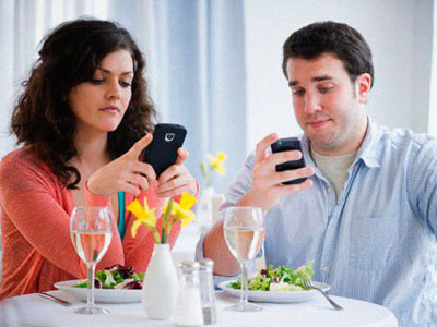 Πώς το smartphone μπορεί να αποδυναμώσει τη σχέση