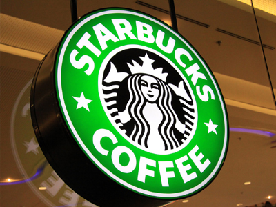 Βρετανία: Η Starbucks απειλεί να σταματήσει τις επενδύσεις της στη χώρα