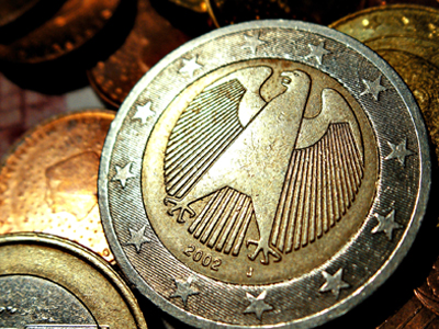 Σταθεροποιείται το ευρώ
