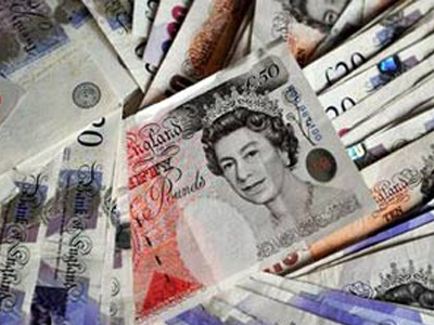 Η στερλίνα σκαρφάλωσε σε νέο υψηλό έτους