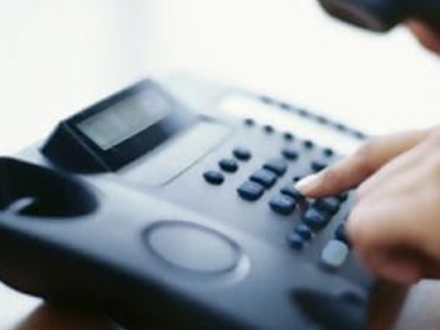 Τα ελληνικά νοικοκυριά κόβουν το τηλέφωνο