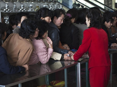 Τα αντικείμενα που έκαναν θραύση στην αγορά της Β. Κορέας