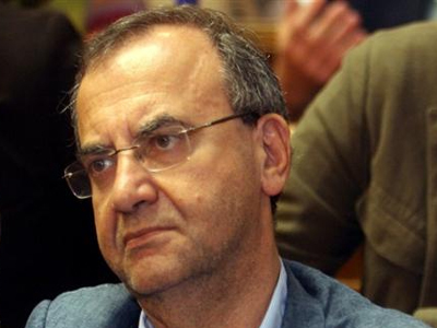 Εκείνος διάβαζε και οι άλλοι τον… έκλεβαν