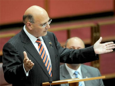 Στηρίζει τον Αθ. Συνοδινό ο Τόνι Άμποτ