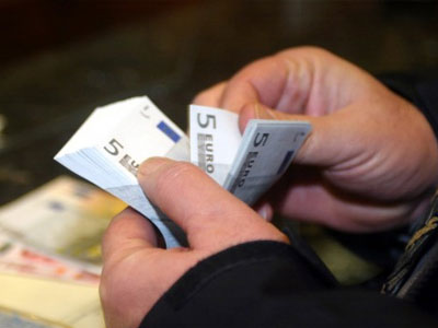 Προσαρμογή των κατασχέσεων στα νέα όρια για το ακατάσχετο μισθών και συντάξεων