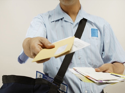 Αδέσποτα επιτέθηκαν σε ταχυδρόμους