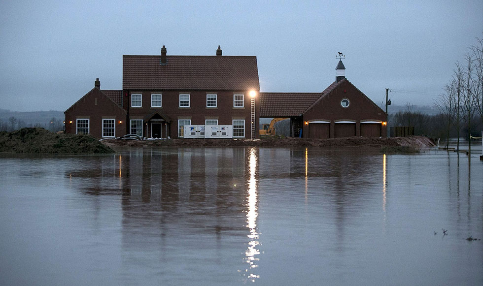 Ανέβηκε επικίνδυνα η στάθμη του Τάμεση