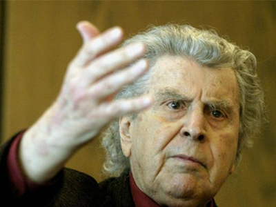 Απύρετος παραμένει στο νοσοκομείο ο Μ. Θεοδωράκης