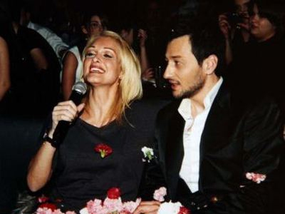 Ξεφάντωμα πρώτο τραπέζι πίστα!