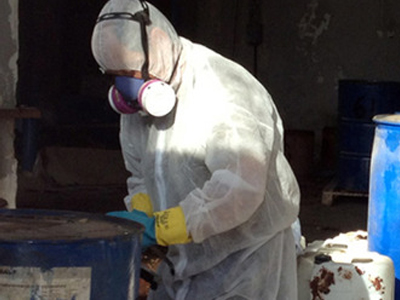 Απομακρύνουν τοξικά απόβλητα