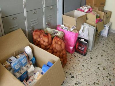 Τρίκαλα: Διανομή τροφίμων σε απόρους