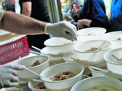 Διανομή τροφίμων σε μαθητές και απόρους