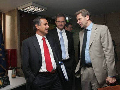 Η τρόικα «λογοδοτεί» στους ευρωβουλευτές