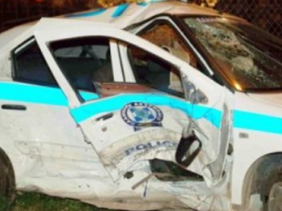 Οδηγός Ι.Χ. εμβόλισε περιπολικό στον Βόλο