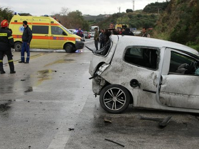 Τροχαίο ατύχημα με τραυματίες στα Καλύβια