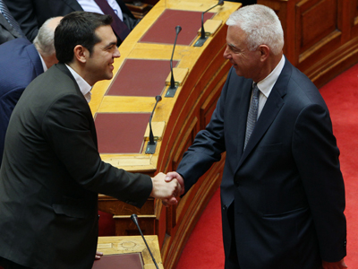 Τηλεφωνική επικοινωνία Τσίπρα – Πικραμμένου για την επίθεση Κασιδιάρη