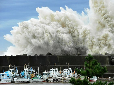 Ισχυρός τυφώνας απειλεί την Ιαπωνία