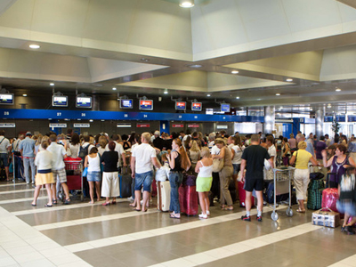 Αυξήθηκαν οι αφίξεις τουριστών