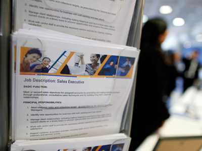 Μειώθηκε το ποσοστό ανεργίας στη Βρετανία