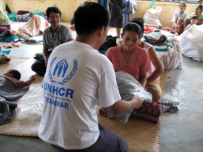 Εγκαταλείπουν τη Μιανμάρ υπάλληλοι του ΟΗΕ Εγκαταλείπουν τη Μιανμάρ υπάλληλοι του ΟΗΕ