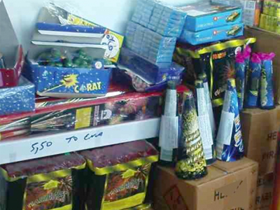 Νέες συλλήψεις για βεγγαλικά