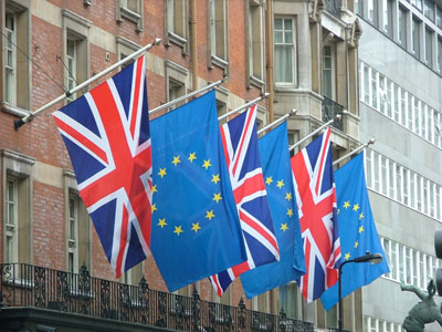 Με έξοδο από την ΕΕ απειλεί το Λονδίνο