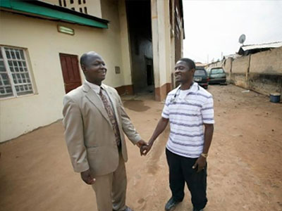 Σιέρα Λεόνε: Σε κρίσιμη κατάσταση ο χειρουργός που έχει προσβληθεί από Έμπολα