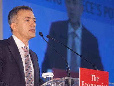 «Πρέπει να αμφισβητήσουμε το παρελθόν ώστε να πετύχουμε στο μέλλον»