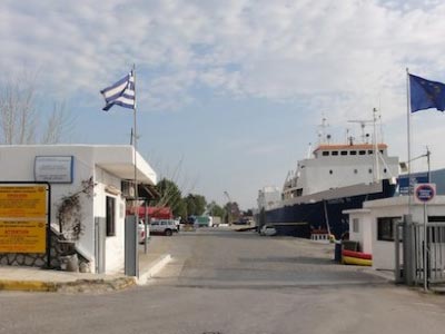 Επικάθιση σκάφους στη Χαλκίδα