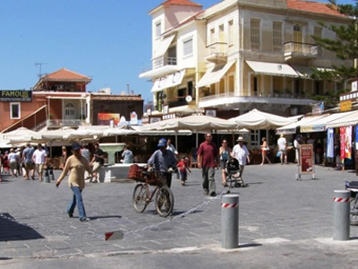 Χανιά: Αστυνομικός κυκλοφορούσε ημίγυμνος