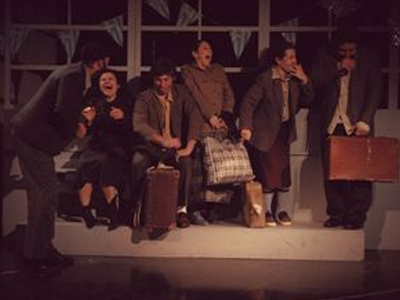 «Ξένοι»: Μια παράσταση – σχόλιο στον ρατσισμό