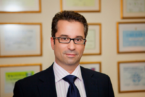 Ο Δρ. Αναστάσιος Ξιάρχος