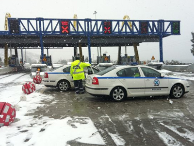 Σφοδρή χιονόπτωση στο πέταλο του Μαλιακού