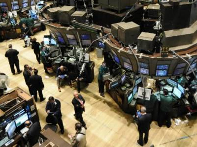 Εορταστικό κλίμα στις αγορές