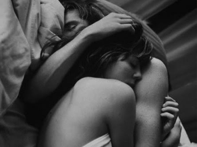 SEXUALITY: Αυτά τα Χριστούγεννα χαρίστε μια αγκαλιά!