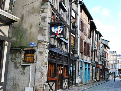 Προς πώληση χωριό της Γαλλίας