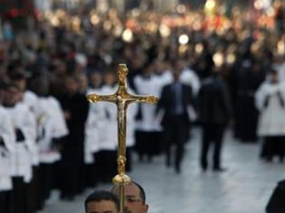 Χιλιάδες πιστοί συρρέουν στη Βηθλεέμ για τα Χριστούγεννα