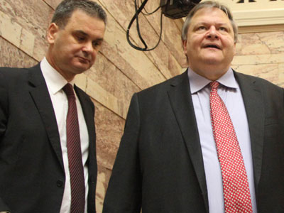 «Ρουκέτες» κατά του Ευ. Βενιζέλου από τον Σ. Ξυνίδη «Ρουκέτες» κατά του Ευ. Βενιζέλου από τον Σ. Ξυνίδη